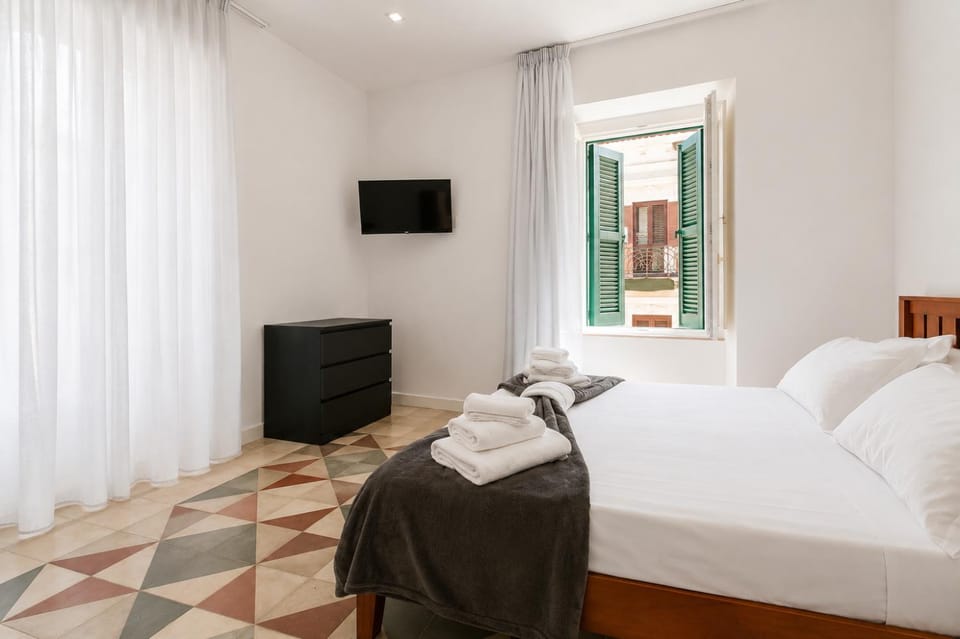 Palazzo Vignola by Apulia Accommodation Apartment in Bari