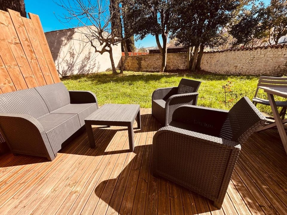 charmant appartement en rez de jardin avec parking Apartment in La Rochelle