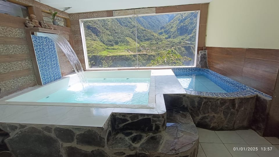 Casa Campo Agoyán House in Tungurahua, Ecuador
