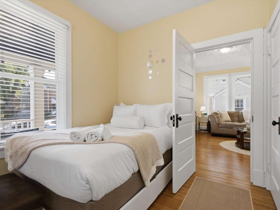 Charming Del Ray Home Near Old Town & METRO-rail House in Alexandria