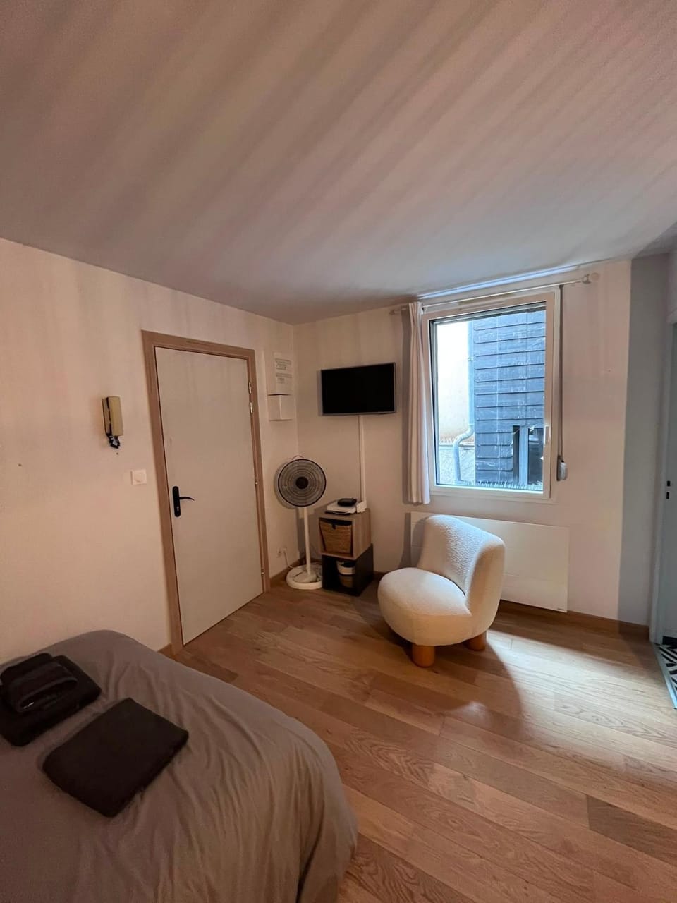 Communal lounge/ TV room, Bed, TV and multimedia, Living room