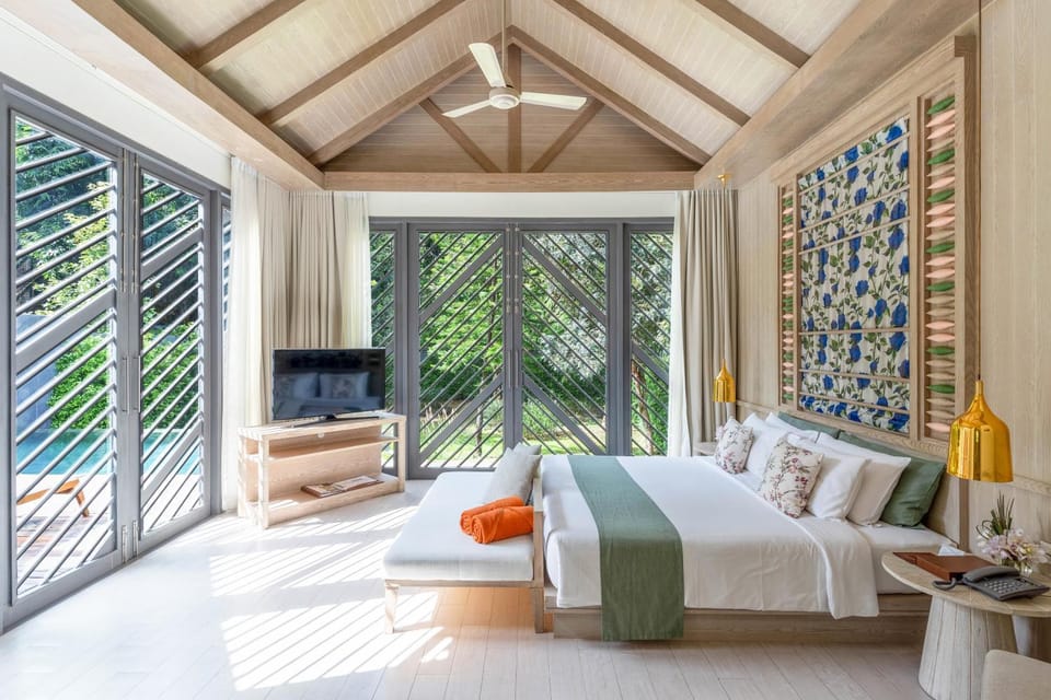 Bed, Bedroom, Garden view