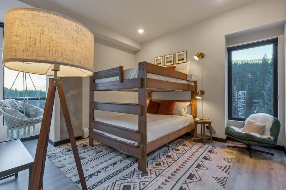 High-End Ski-In Ski-Out Luxury Library Room Views House in Winter Park