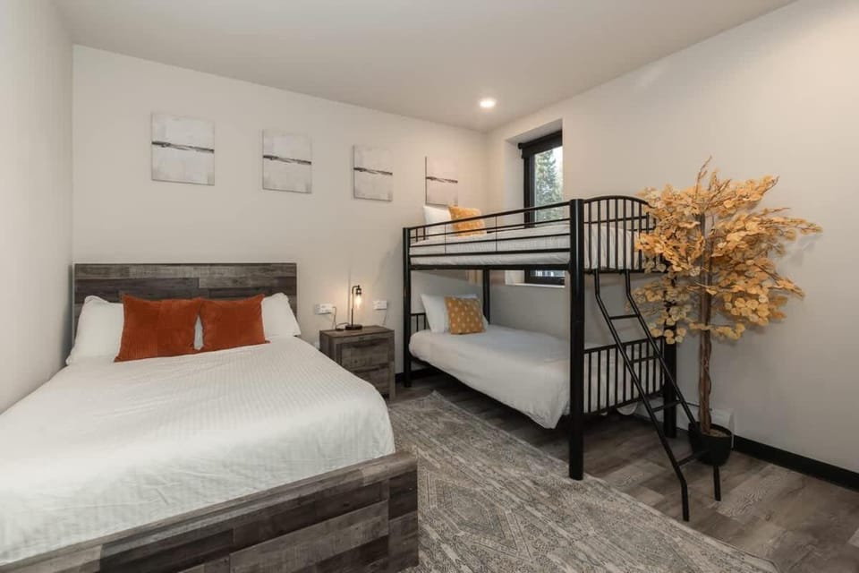 Luxury Patio to Slopes Ski-In Ski-Out WP Base House in Winter Park