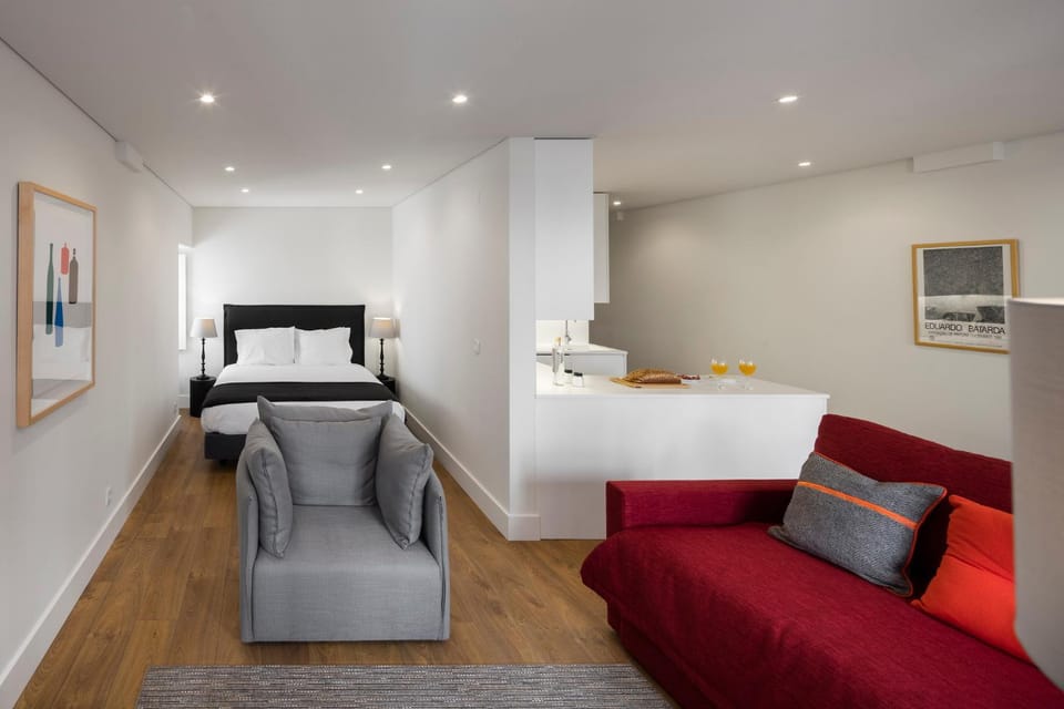 Bed, Living room, Photo of the whole room, Seating area, Bedroom