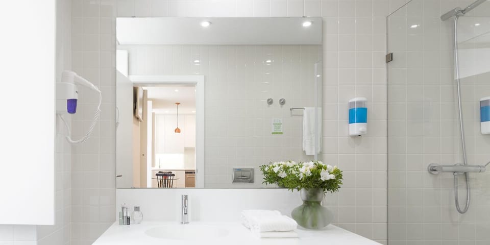 Shower, Bathroom, towels