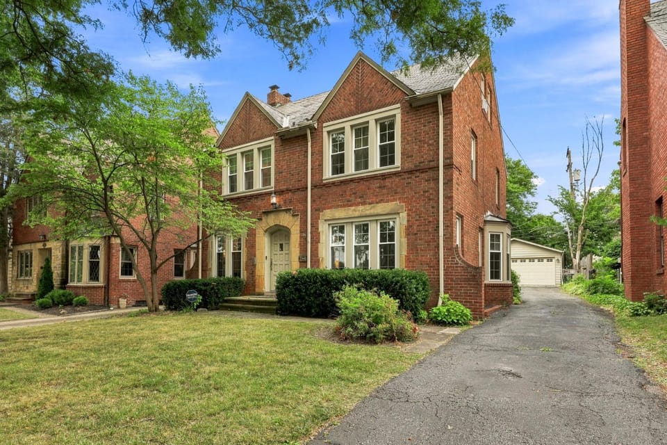 Family Friendly Stay for 12 Private Fenced Yard House in Shaker Heights
