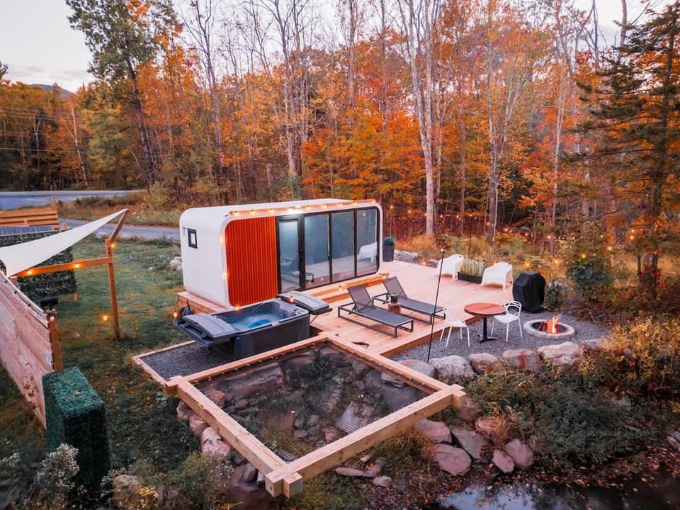 Romantic tiny Pod for Two HotTub Pond FirePit House in Haines Falls