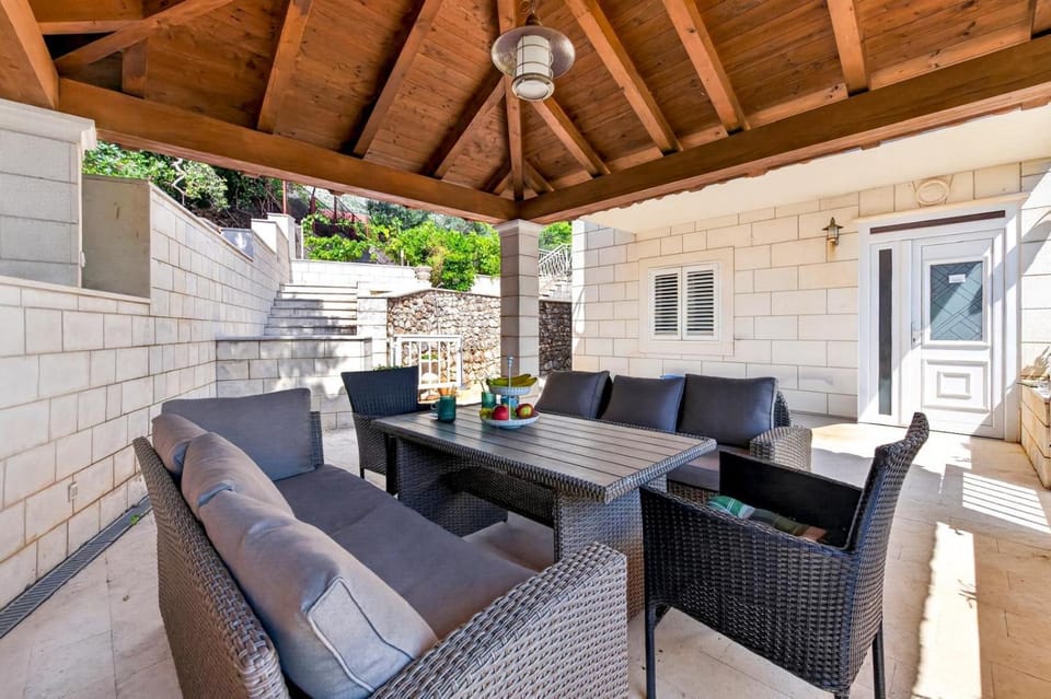 Patio, Balcony/Terrace, Seating area
