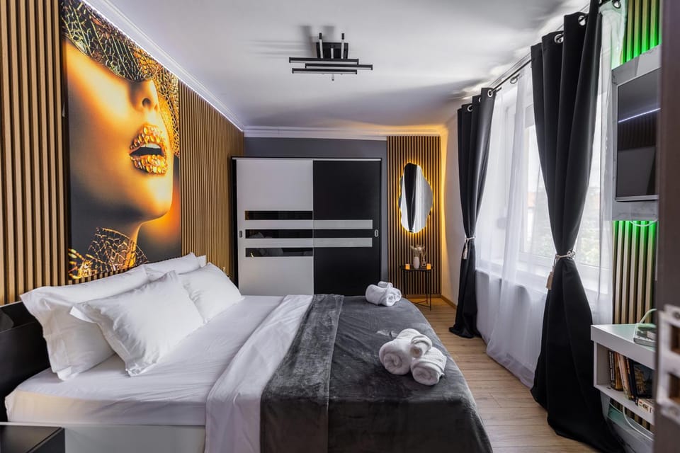 Bed, TV and multimedia, Photo of the whole room, Bedroom, wardrobe