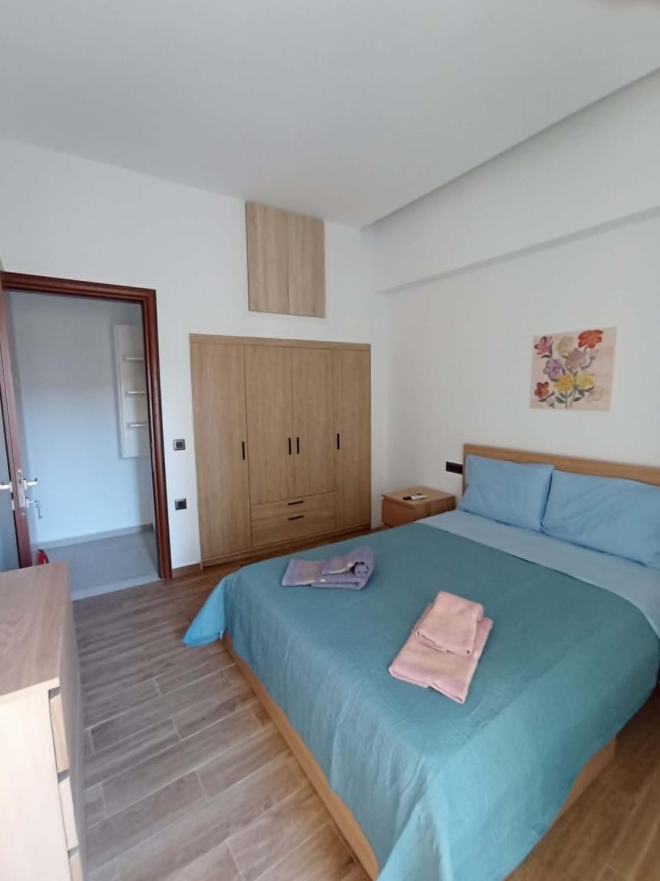 Bedroom, towels, wardrobe