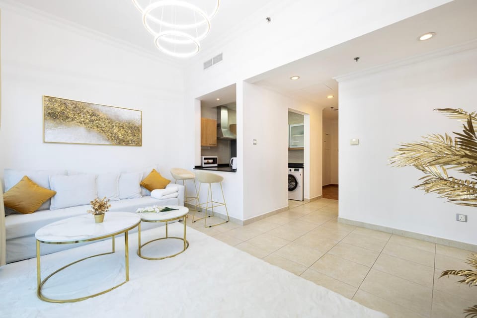 Luxury 1BR Panoramic Balcony and Full Marina View Apartment in Dubai