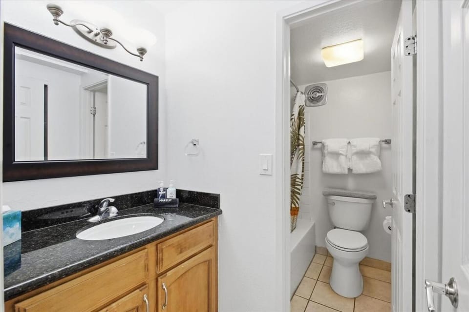 Royal Kahana 801- 2 bedroom oceanfront condo, AC, view, amenities Apartment in Napili-Honokowai