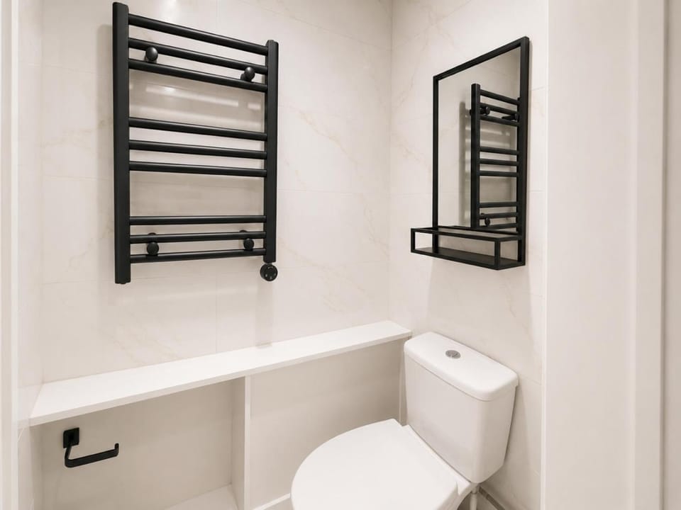 Toilet, Bathroom, towels