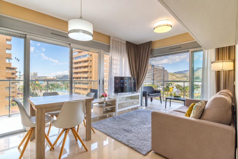 Communal lounge/ TV room, TV and multimedia, Balcony/Terrace, Living room, Seating area, Dining area
