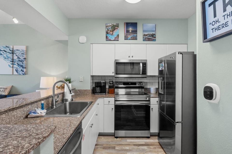 Shores of Panama 2BR Condo 11th Floor, Lagoon Pool, Gulf Views, Walk to Dining & Beach Apartment in Panama City Beach