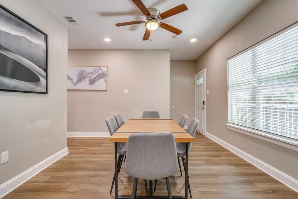 Spacious Dallas Home + Guest House Sleeps 21 House in Dallas