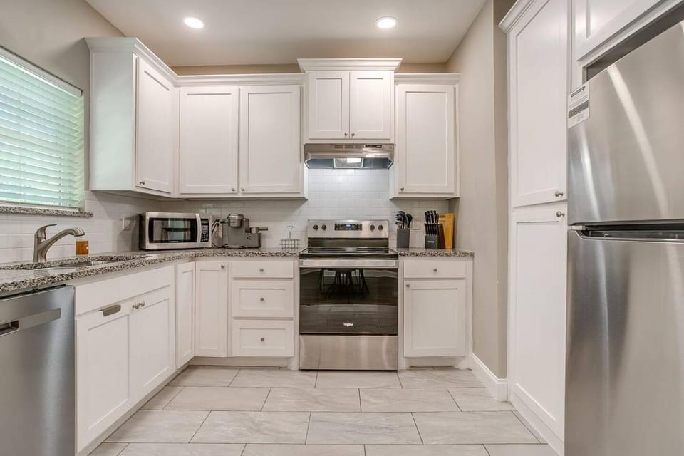 Spacious Dallas Home + Guest House Sleeps 21 House in Dallas