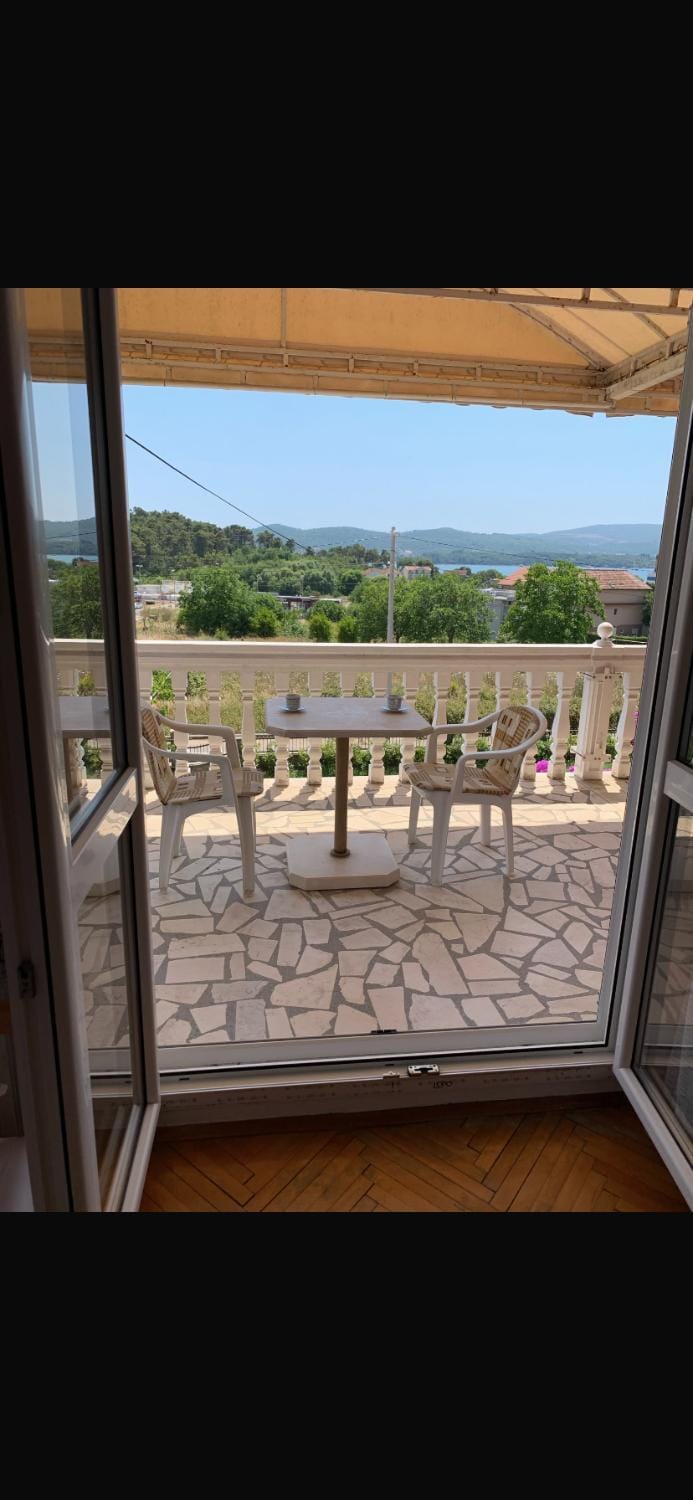 Peaceful, Cozy Tivat Guest House Bed and Breakfast in Kotor Municipality