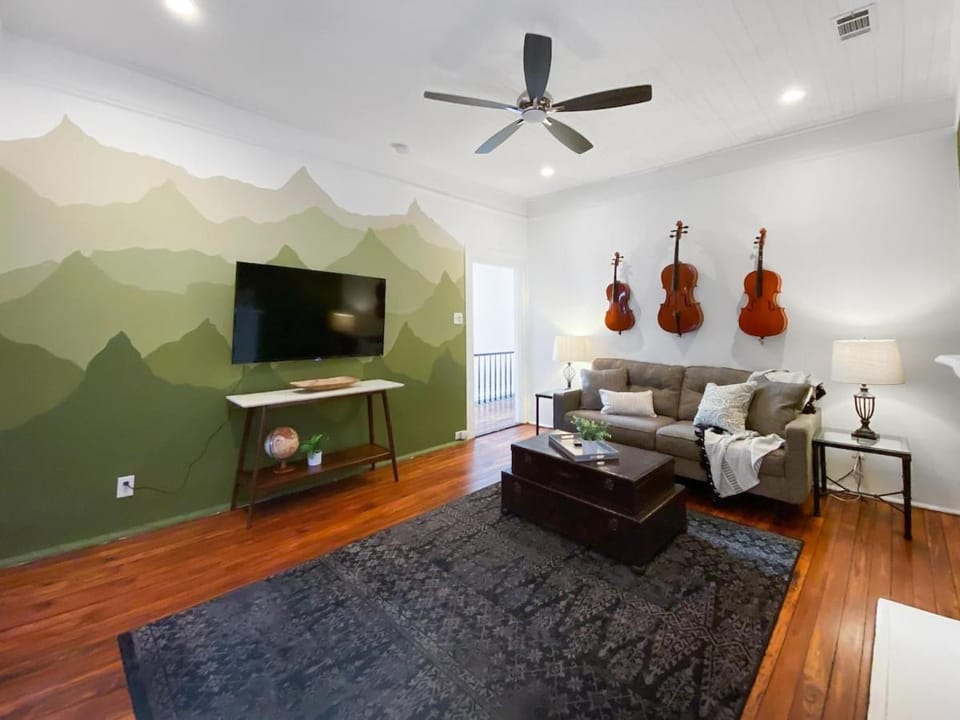 Historic Gem - Walk to Forsyth Park & Downtown House in Savannah