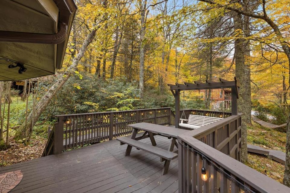 Amazing Treehouse Chalet at Sugar Mountain Resort House in Sugar Mountain