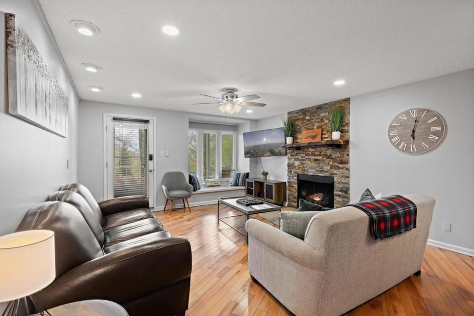 Hiking Trails King Bed View Recently Renovated House in Sugar Mountain