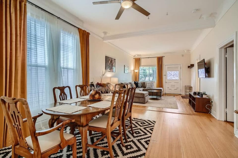 Mod Downtown Perfection 3BD w Patio Fast WIFI House in Denver