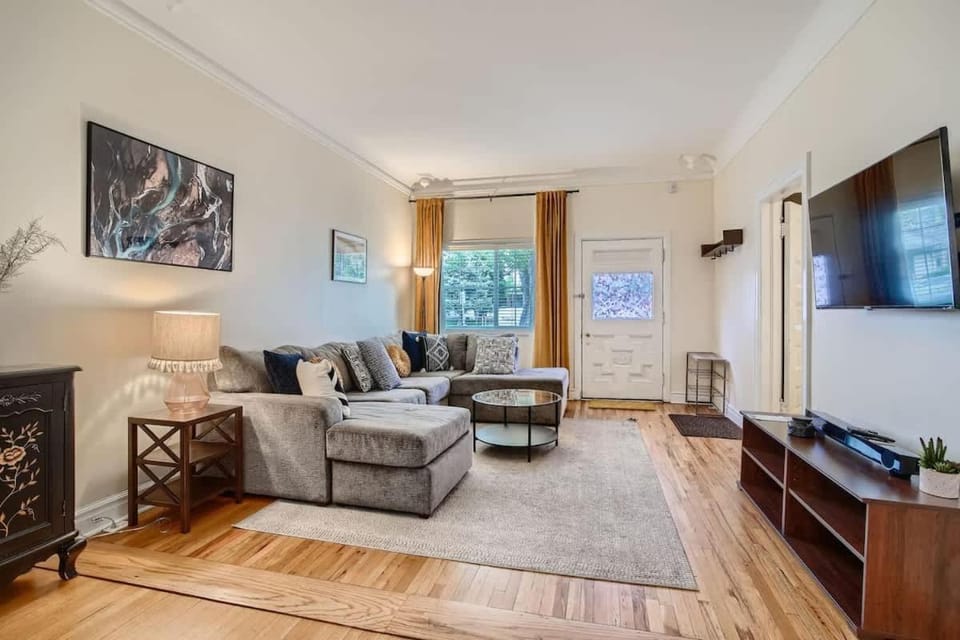 Mod Downtown Perfection 3BD w Patio Fast WIFI House in Denver