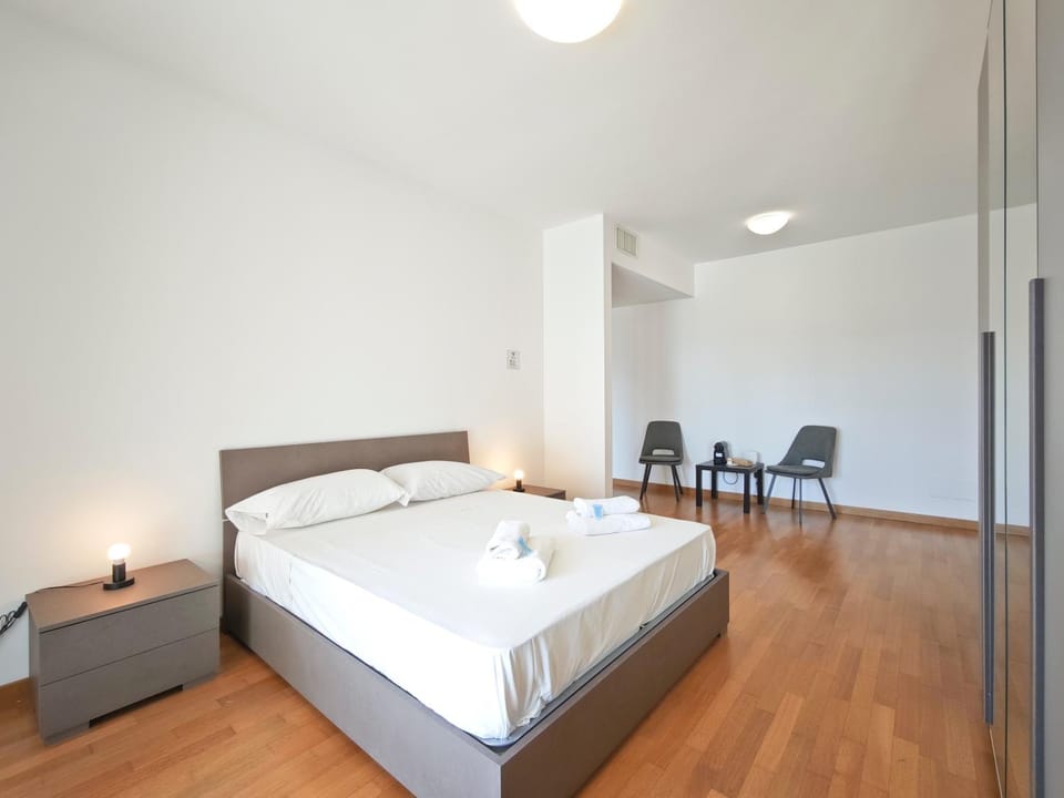 The Glow Apartment in Bari