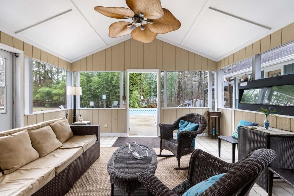 Poolside Paradise in the Heart of Charlotte House in Mint Hill
