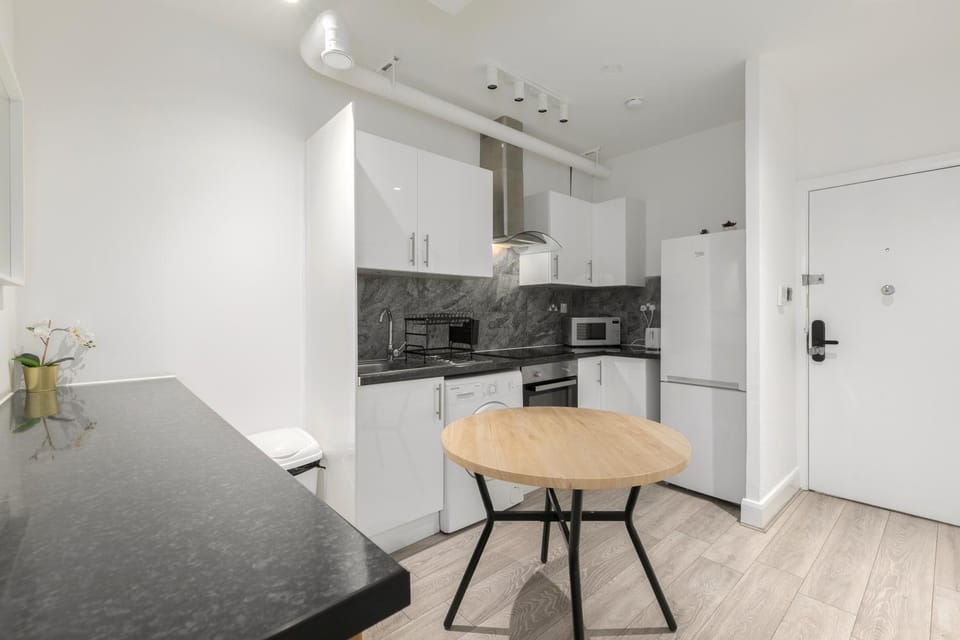 Kitchen or kitchenette, kitchen