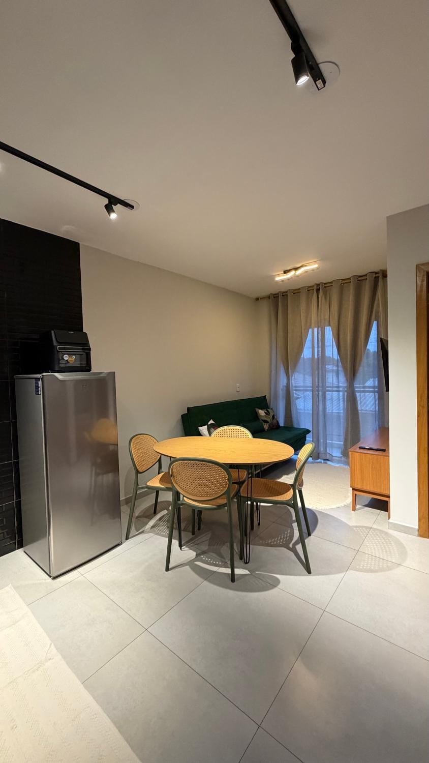 Kitchen or kitchenette, Dining area, oven