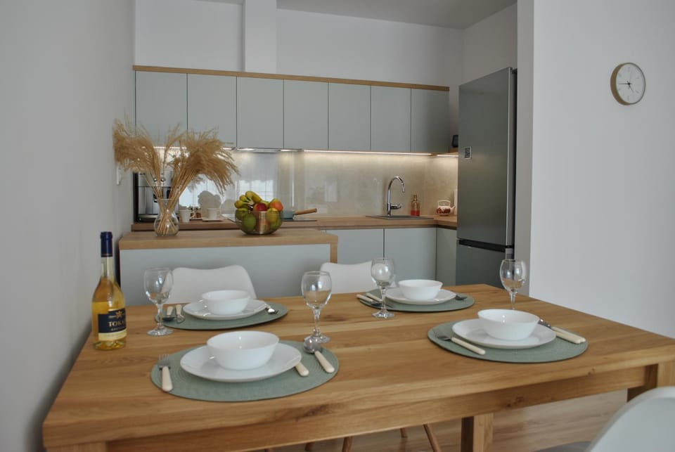 Dining area, kitchen