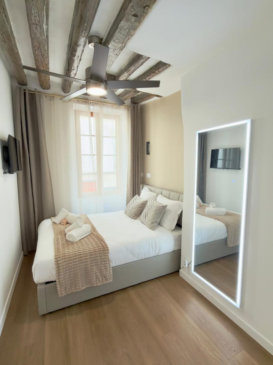 Luxury Stay I Designer Duplex near Bastille Apartment in Paris