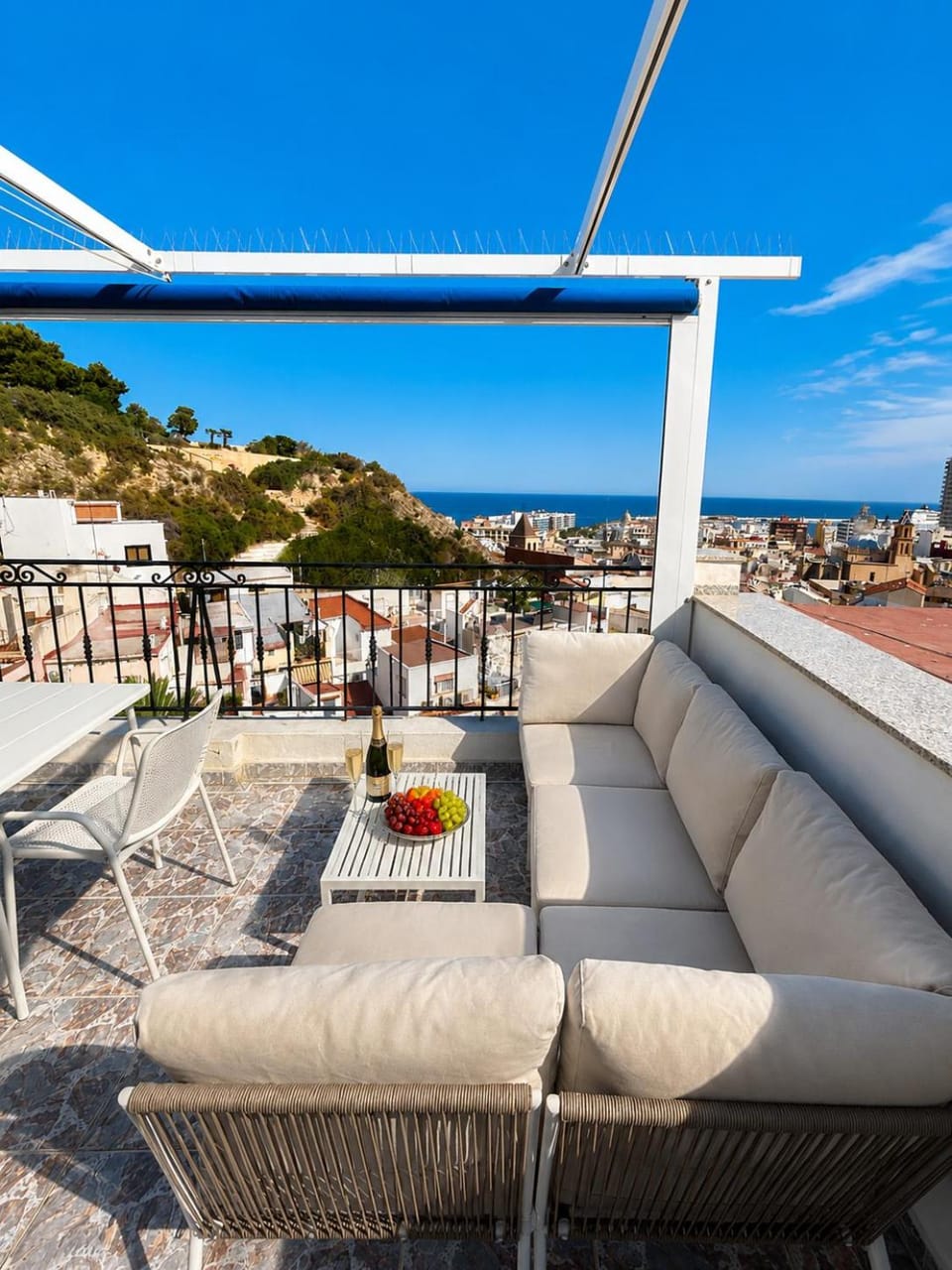 Villa Palmera Mediterranean House with Sea & Castle Views Villa in Alicante