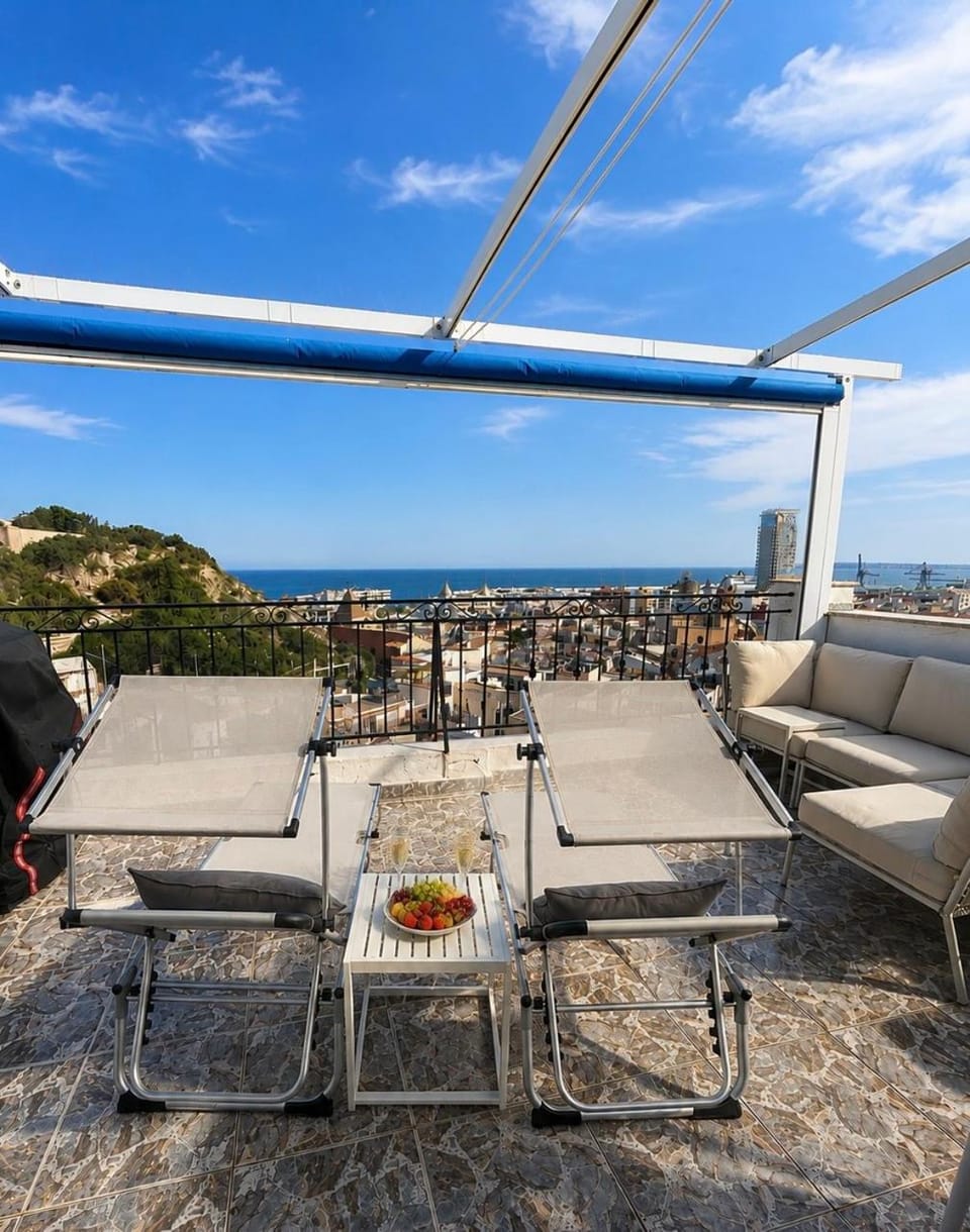 Villa Palmera Mediterranean House with Sea & Castle Views Villa in Alicante