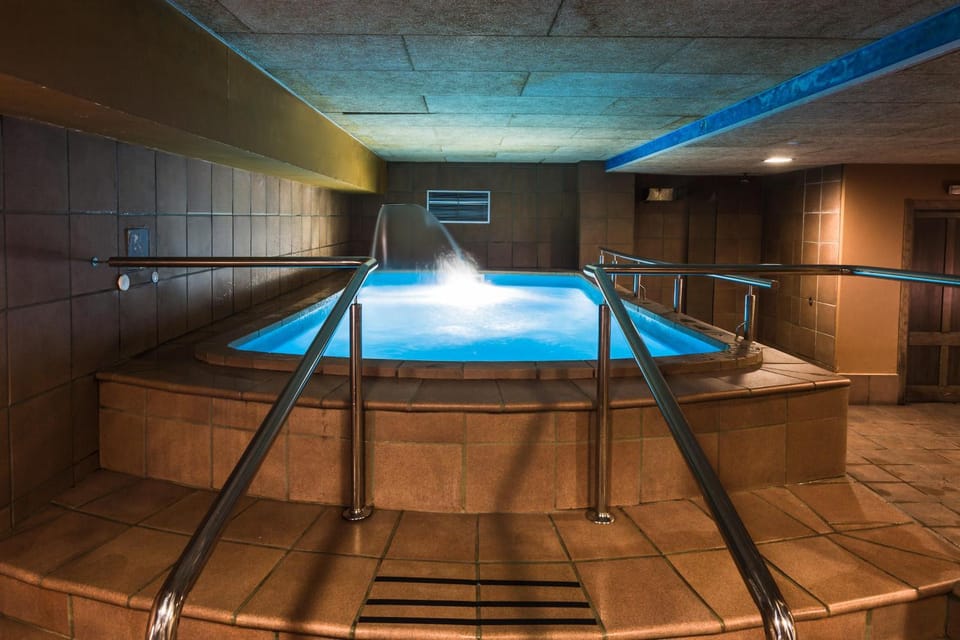 Hot Tub, Swimming pool