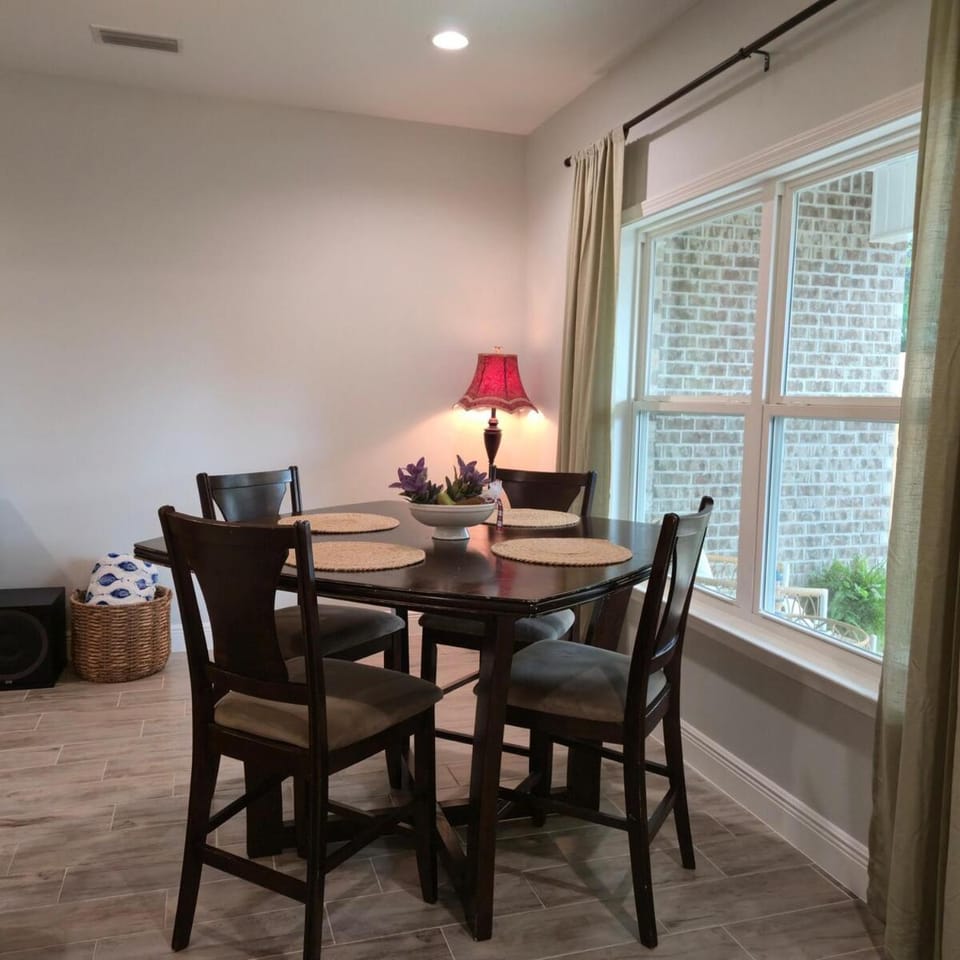 Stunning 2BR Townhome in Fort Walton Beach Fairview Apartment in Wright