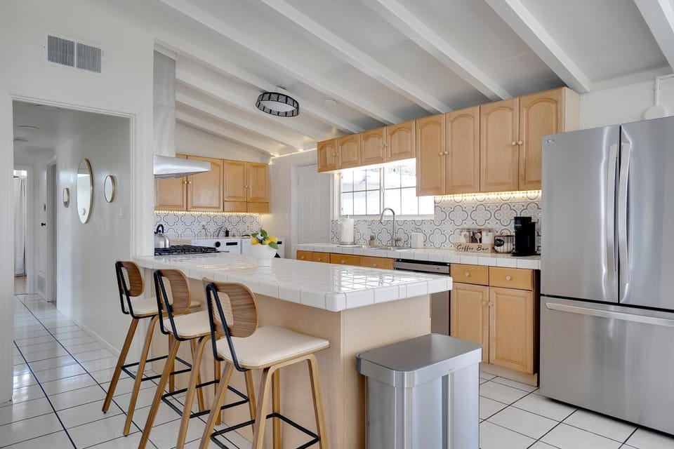 Cinderella's Cute Cottage, just 10 minutes to Disney and Conventional Center House in Anaheim