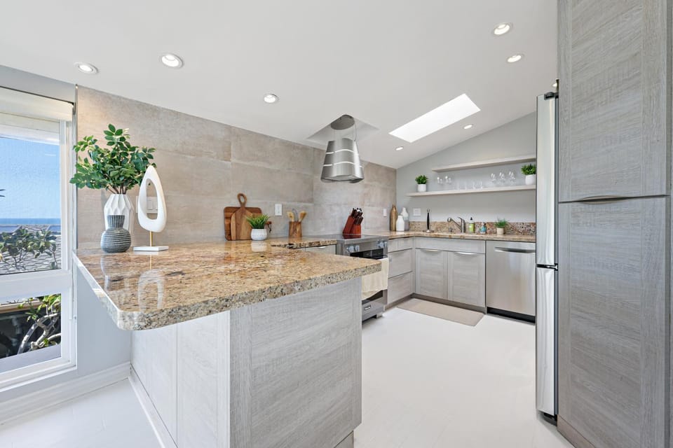 Pelican's Penthouse with Ocean Views House in Solana Beach