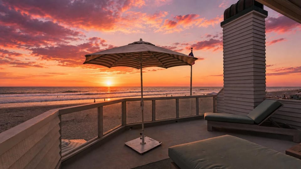 The Oceanfront Whiteout House in Del Mar