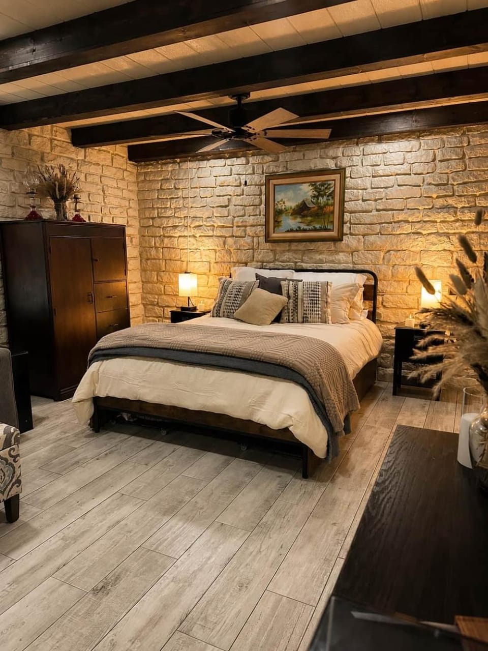 The Mockingbird Cabin - Hill Country Getaway Cabin in Wimberley