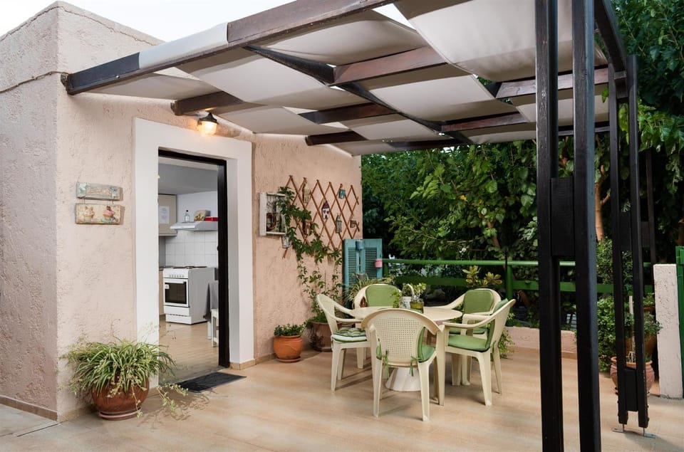 Patio, Dining area
