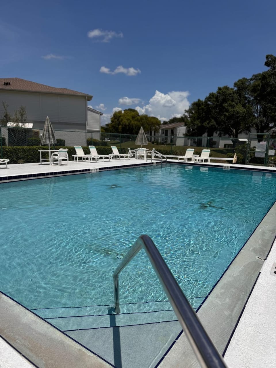 Short drive to Honeymoon Island with Heated Pool Apartment in Oldsmar