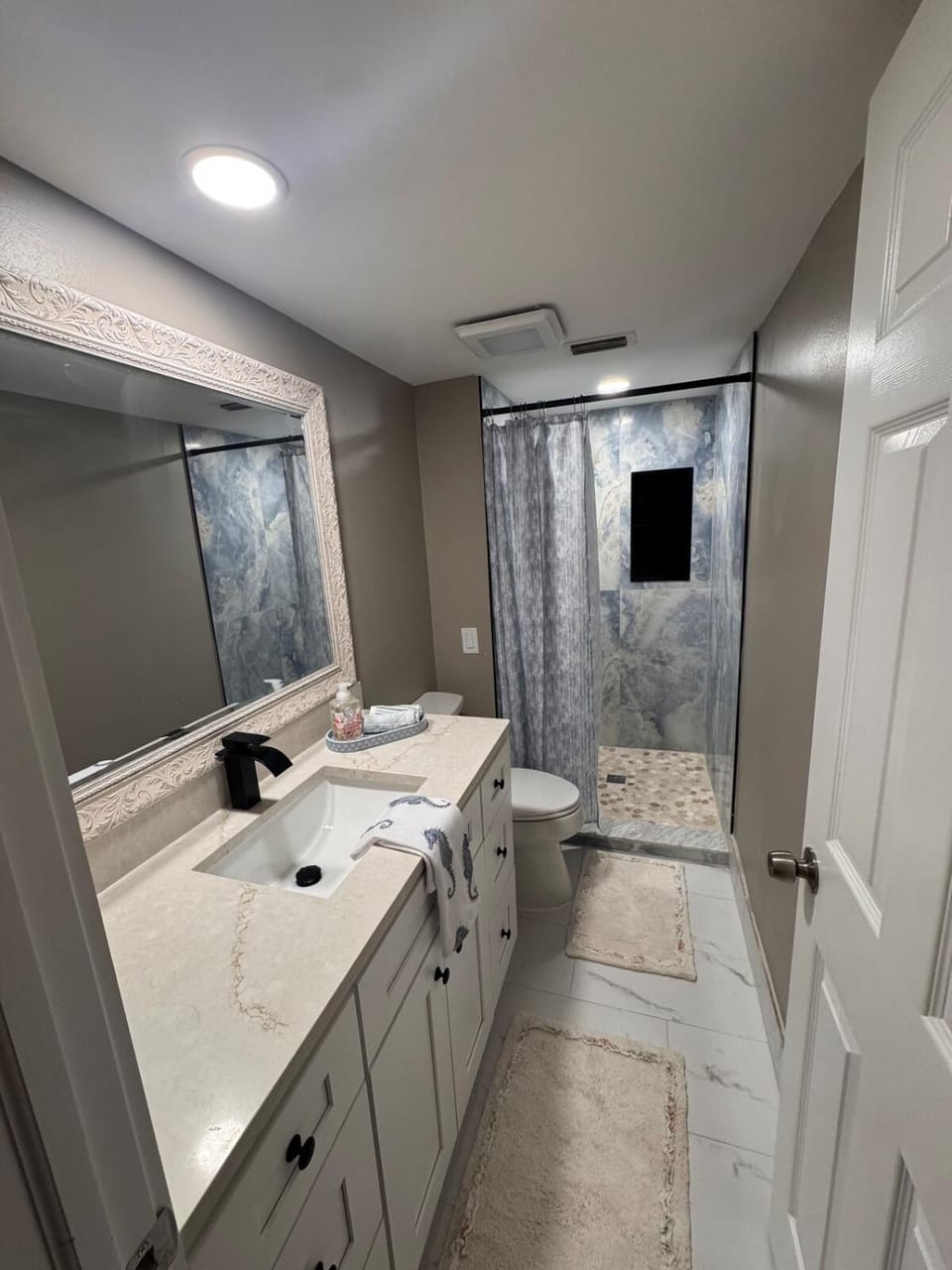 Short drive to Honeymoon Island with Heated Pool Apartment in Oldsmar