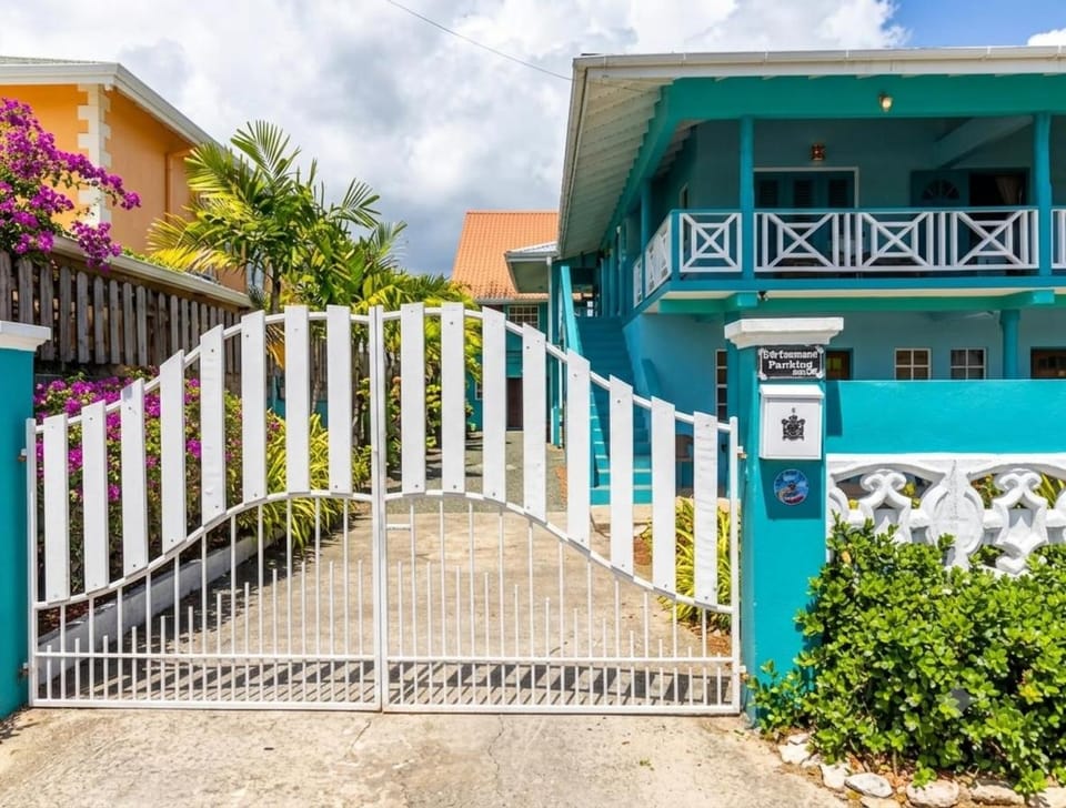Restorations Tobago - Nelle Apt Bed and Breakfast in Crown Point