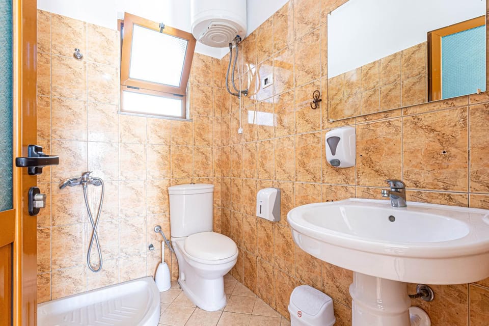 Radhima Sea View Studio Apt 9- Kitchen, Parking & Balcony Apartment in Vlorë County, Albania