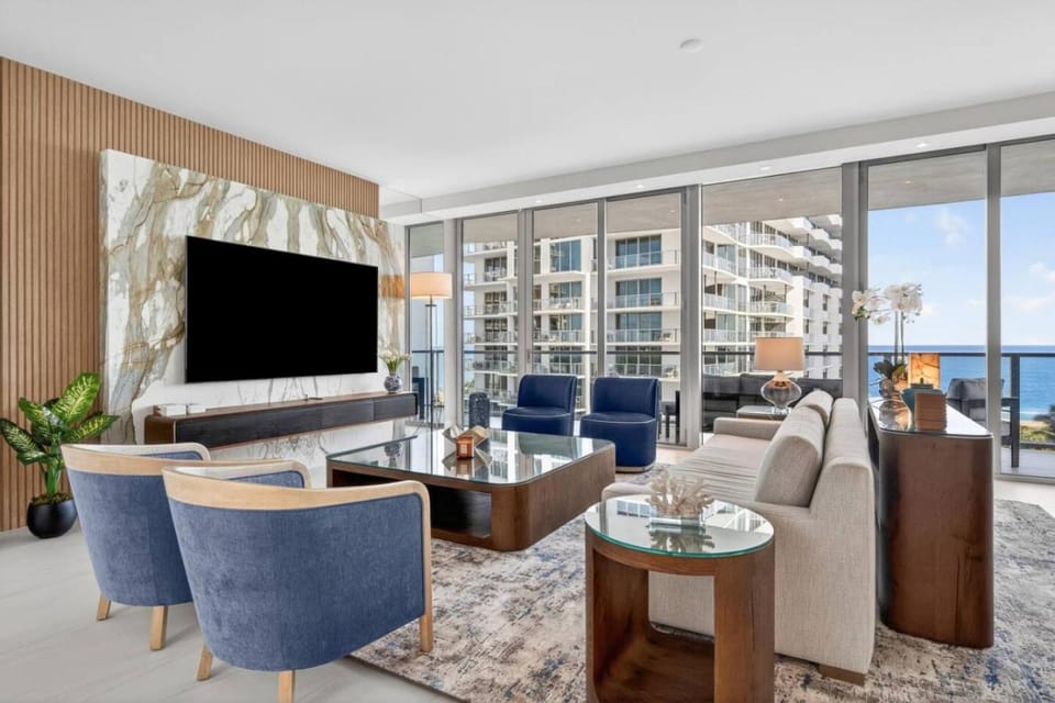 3BR 3BA Premium Oceanfront Condo House in Riviera Beach