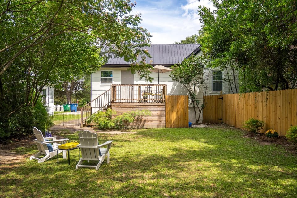 Patio, Natural landscape, Garden, Seating area