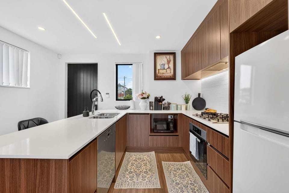 Sunny 3BR Retreat Browns Bay Beach Zodiak Stays House in Auckland